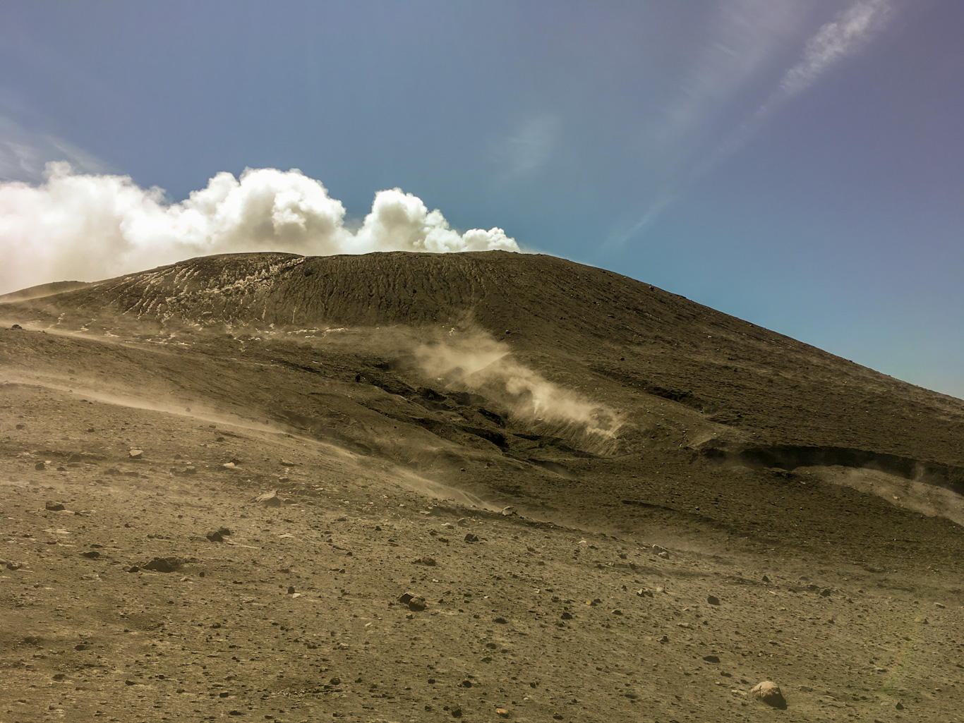 Вершина вулкана Эбеко