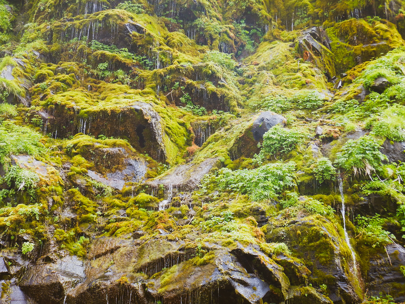 Водопад на острове Парамушир