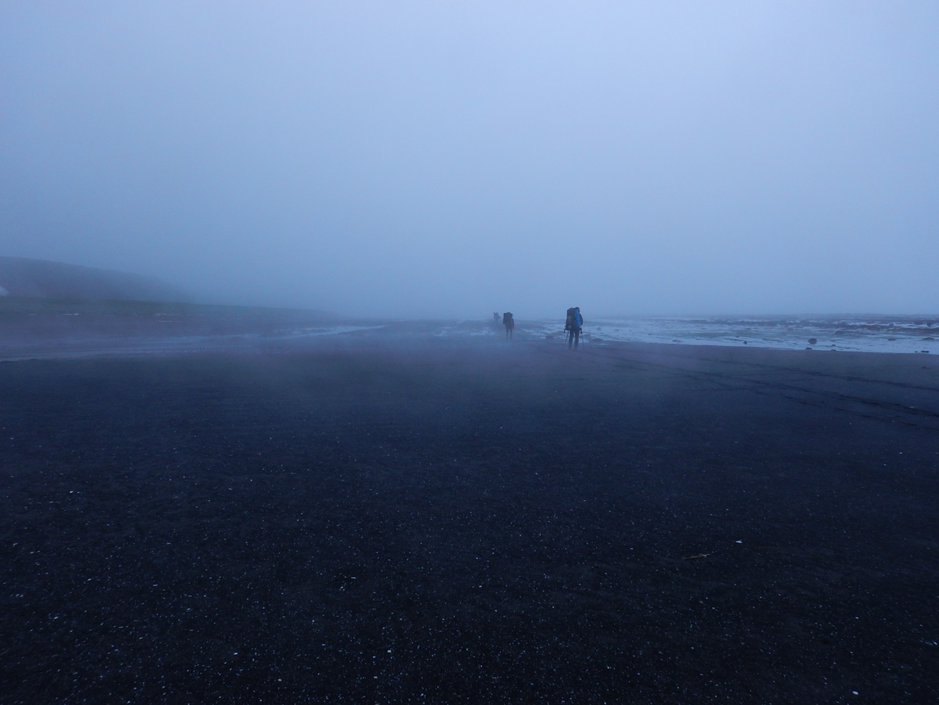 Парамушир в тумане. Берег Охотского моря